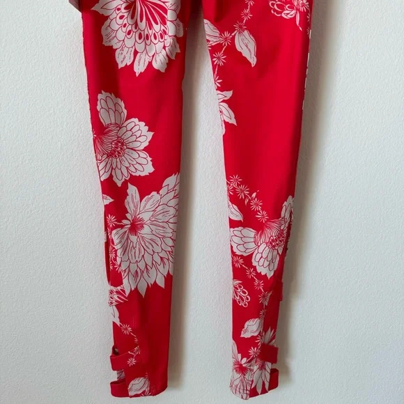 Free People Movement Tropical Floral Print Red Prairie Leggings Ankle Cutout XS - Picture 7 of 17